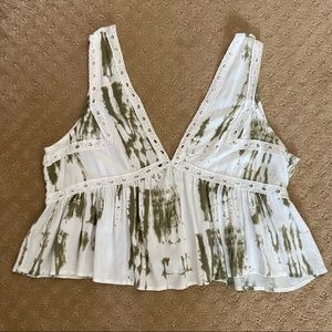 Mimi Chica V-neck Crop Top (size XL), can fit all